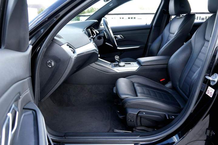 Intérieur de voiture propre Montélimar